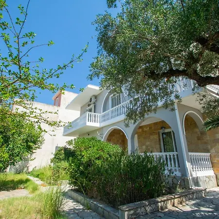 Mare Dentro Beachroad Apts By 
